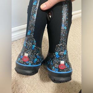 Toddler size 10 bogs winter boots